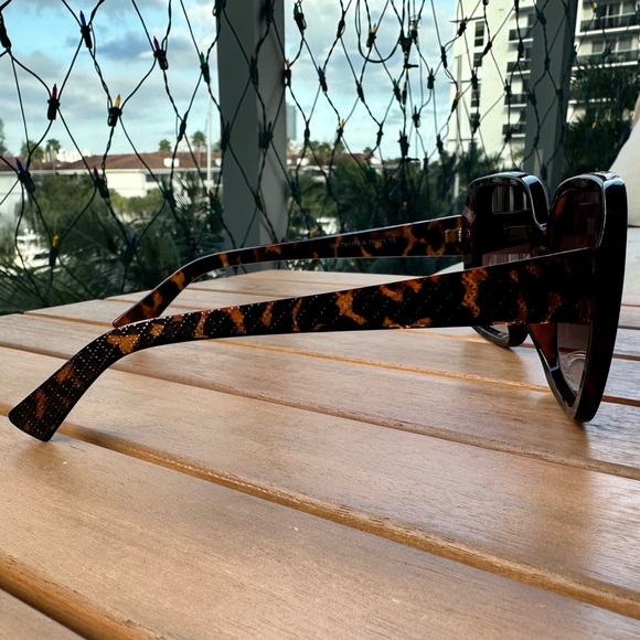 Tahari Square frame brown tortoise shell oversized sunglasses - Picture 5 of 6